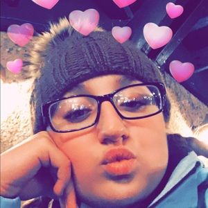 Meet your Posher, Adrianah